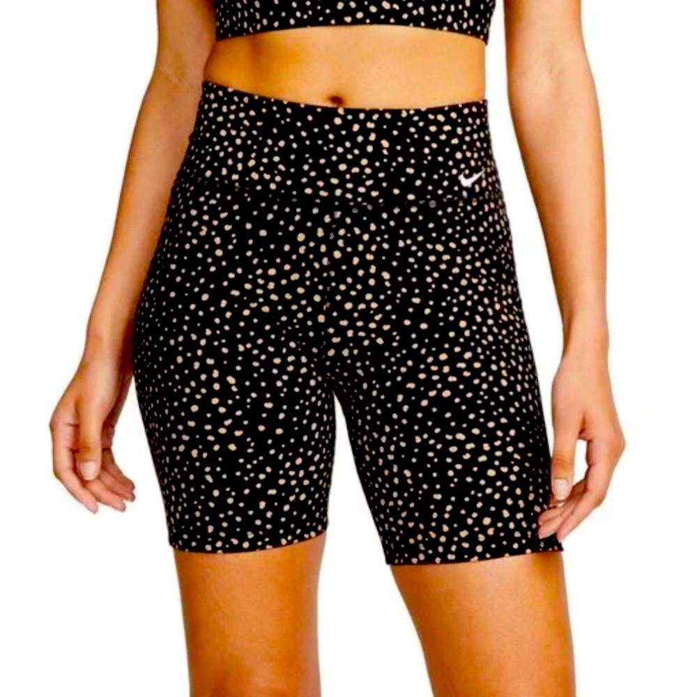 Nike One Mid-Rise 7" DRI-FIT Bike
Shorts sz XL Black and Gold